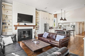 Modern Knoxville Gem Near Campus and Eateries!